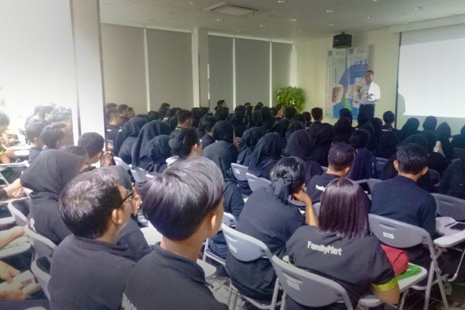 Pelatihan Kasir Terkait Integrasi Mesin EDC dan Cash Register di FamilyMart